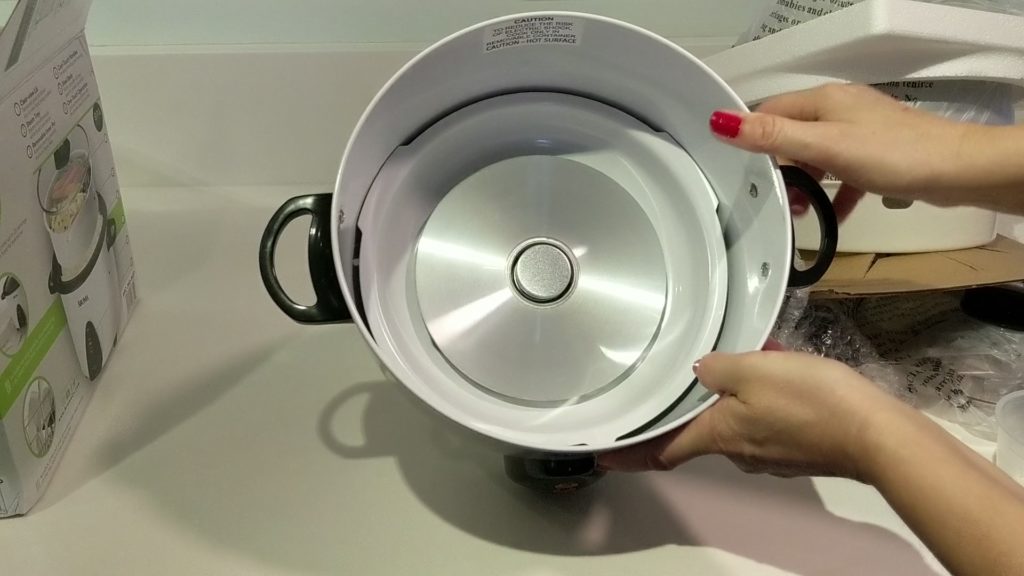 Inside view of the Aroma Wholemeal Rice Cooker